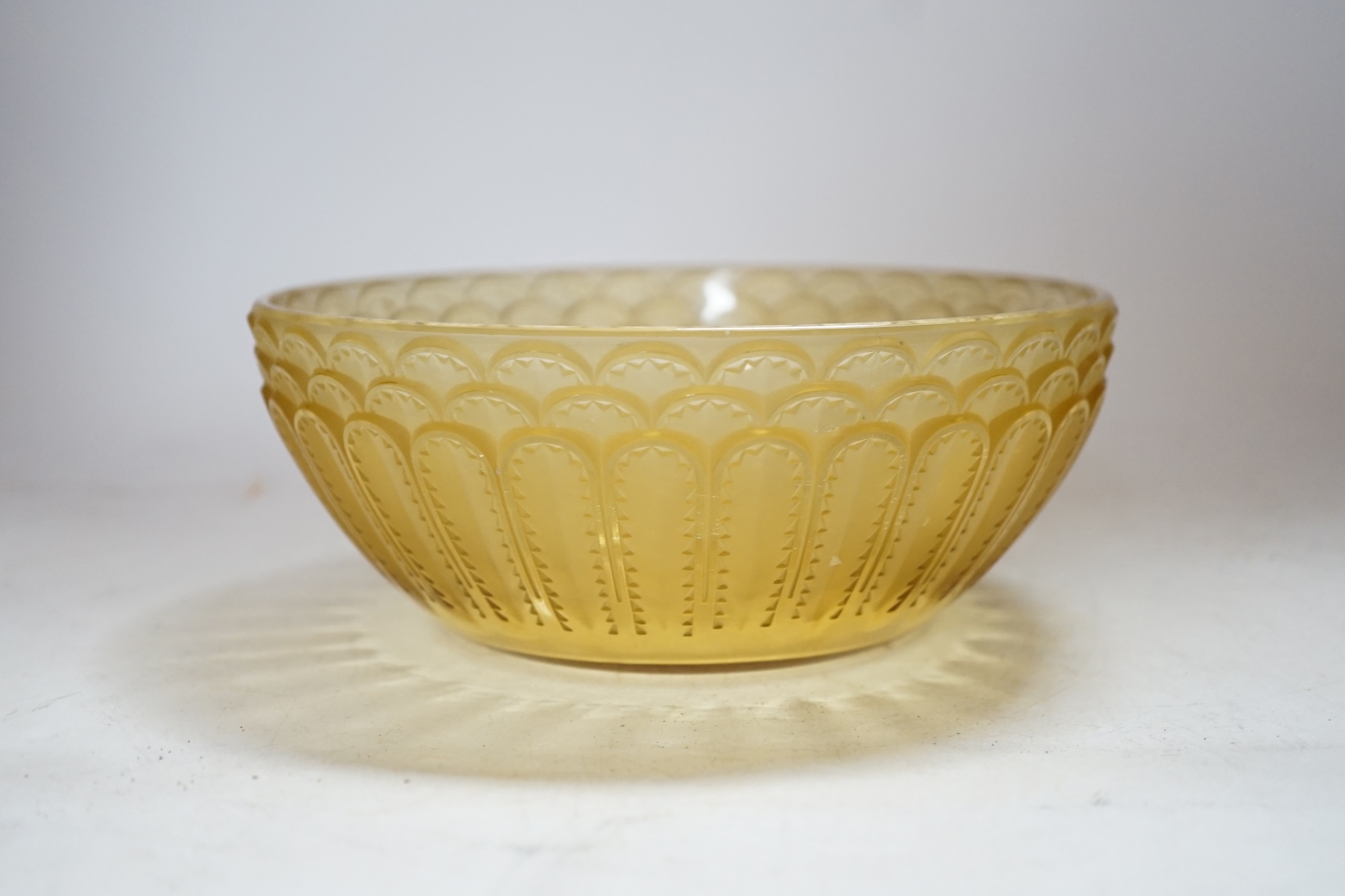 An R. Lalique 'Jaffa' amber glass bowl, 19cm diameter